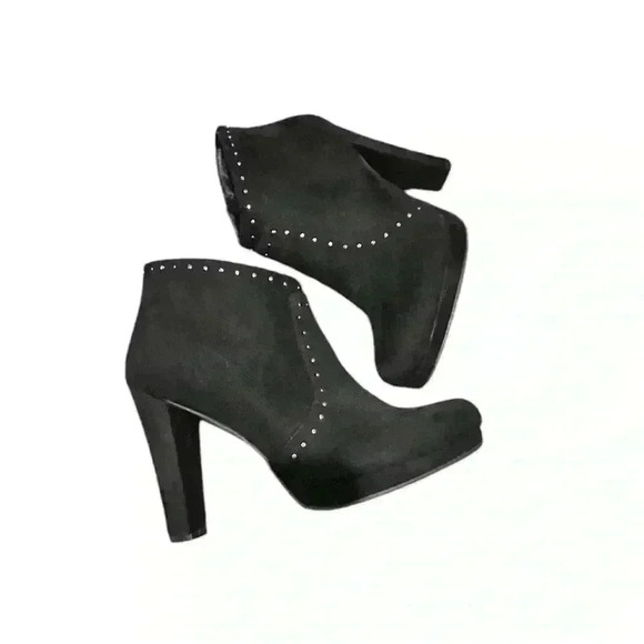 NWOT Chic Black Suede Ankle Booties with Studded Detail - Picture 2 of 3